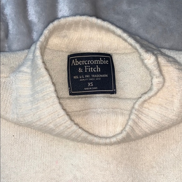 Abercrombie & Fitch Mock Neck Sweater - Picture 4 of 4